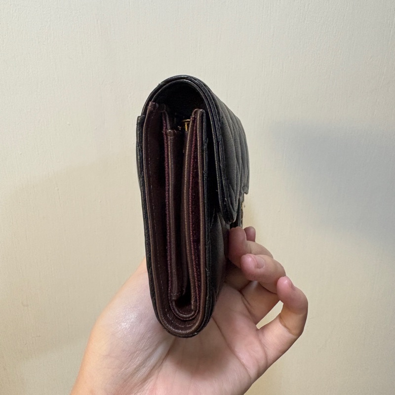 Chanel 黑羊皮金釦三折中夾-1