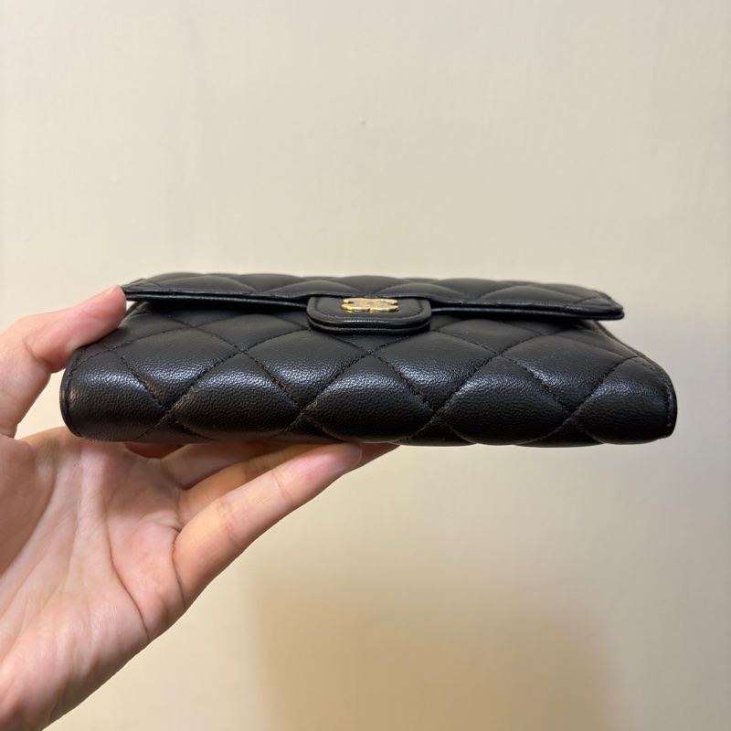 Chanel 黑羊皮金釦三折中夾-3
