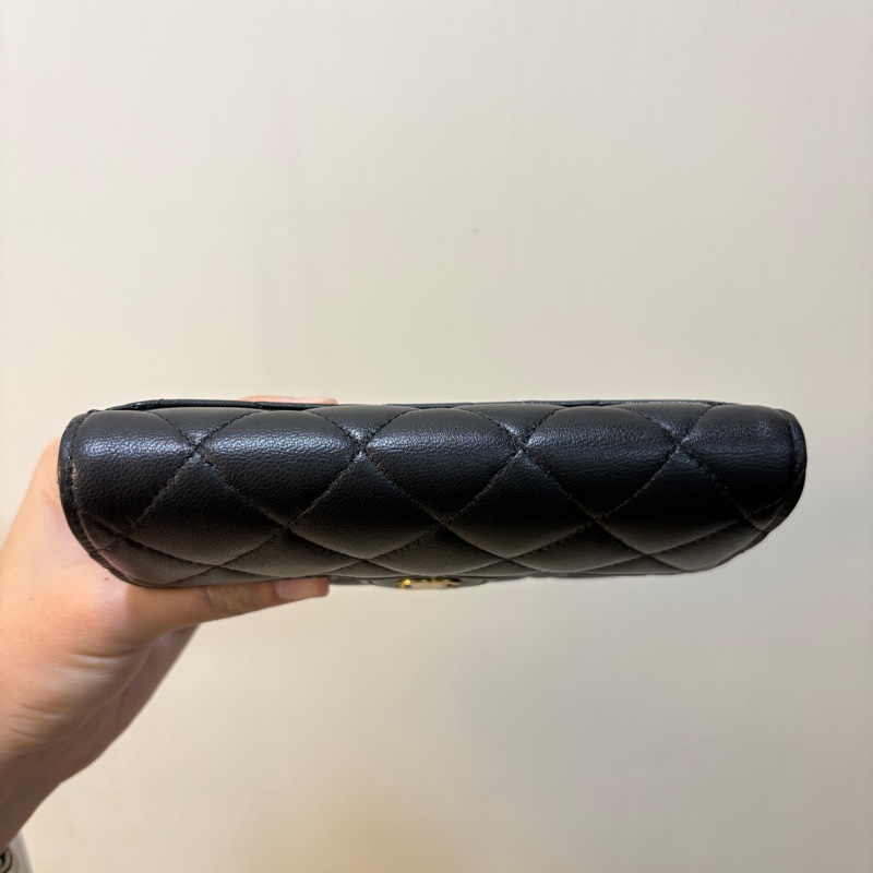 Chanel 黑羊皮金釦三折中夾-4