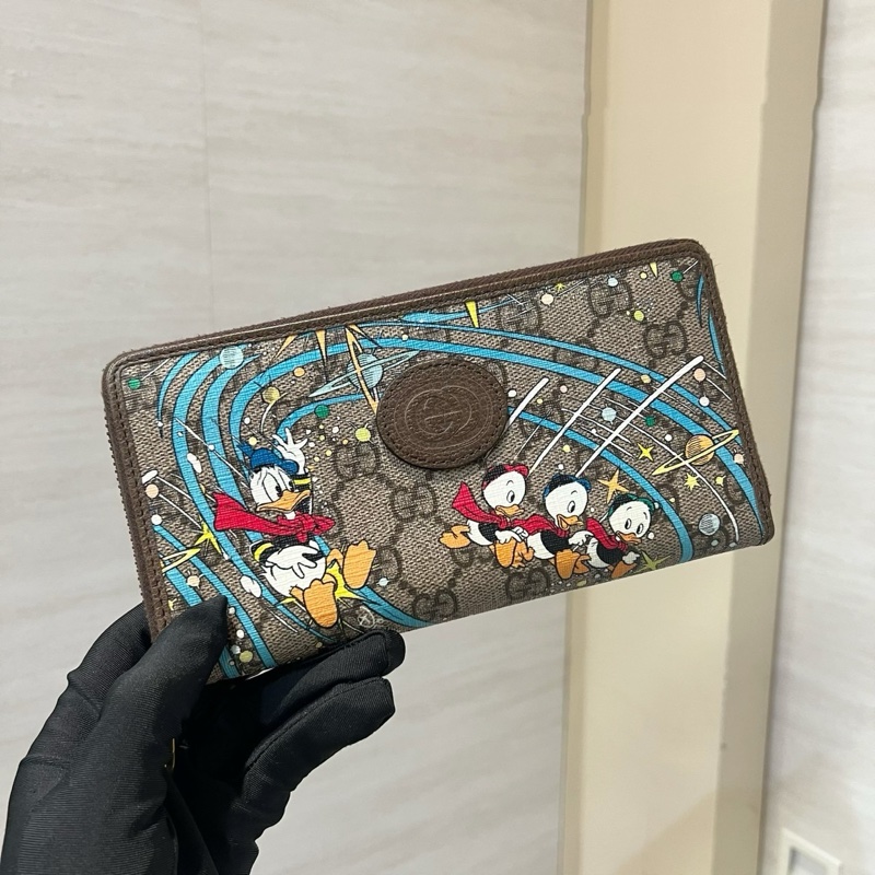 Gucci PVC咖牛皮唐老鴨塗案霧金釦12卡ㄇ拉長夾-0