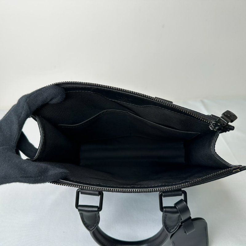 LV Sac Plat皮革壓紋手提包-6