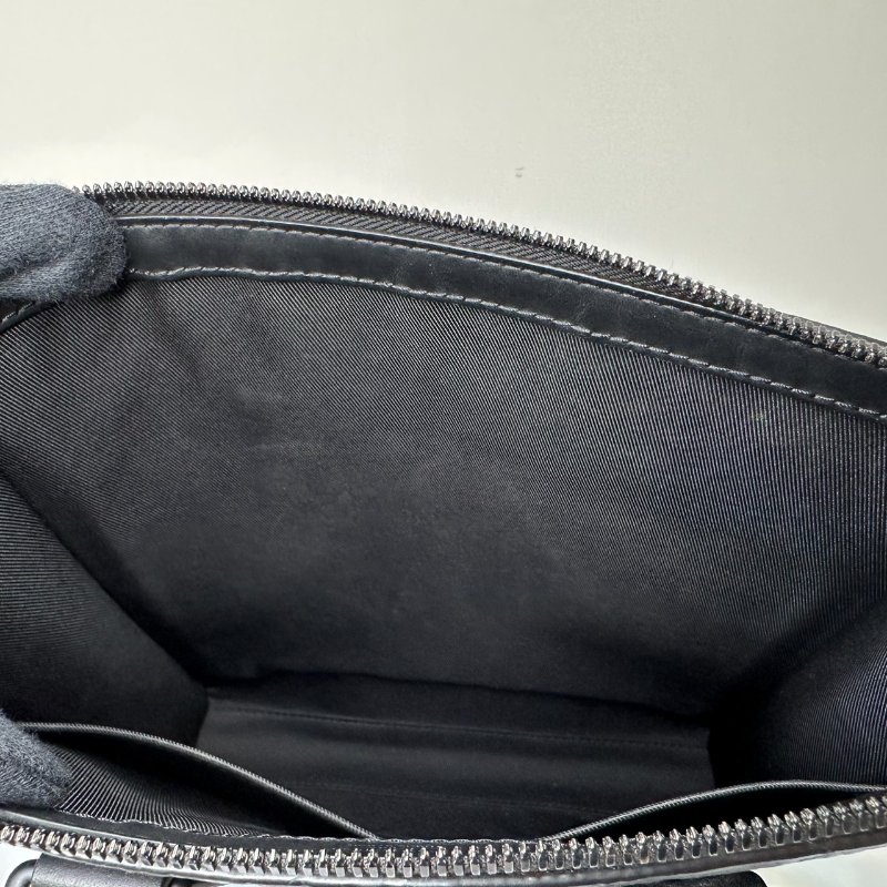 LV Sac Plat皮革壓紋手提包-7