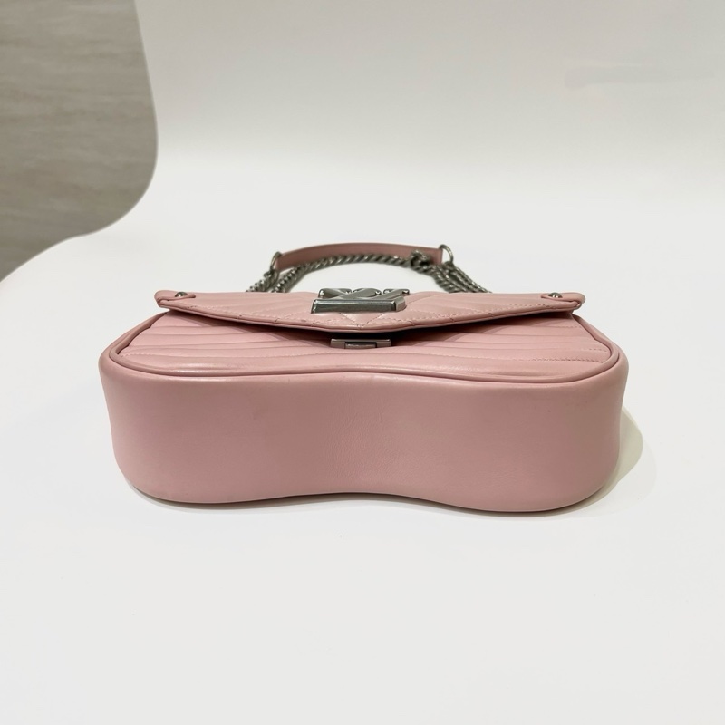 LV 粉色牛皮波浪紋霧銀釦彩色字紋提把手提斜背包new wave MM M52707-4