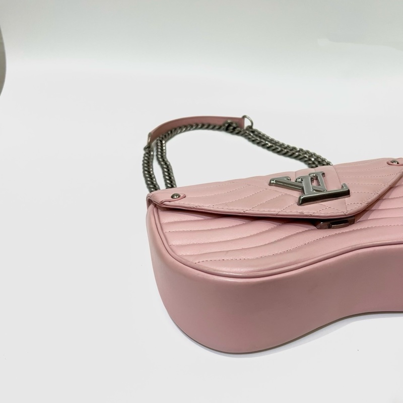 LV 粉色牛皮波浪紋霧銀釦彩色字紋提把手提斜背包new wave MM M52707-5