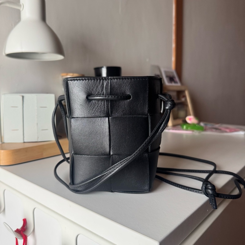 BV 黑色 水桶包 編織包-1