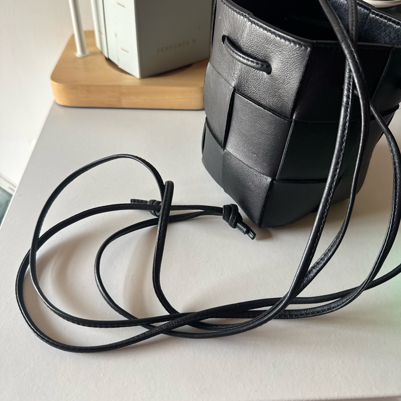 BV 黑色 水桶包 編織包-12