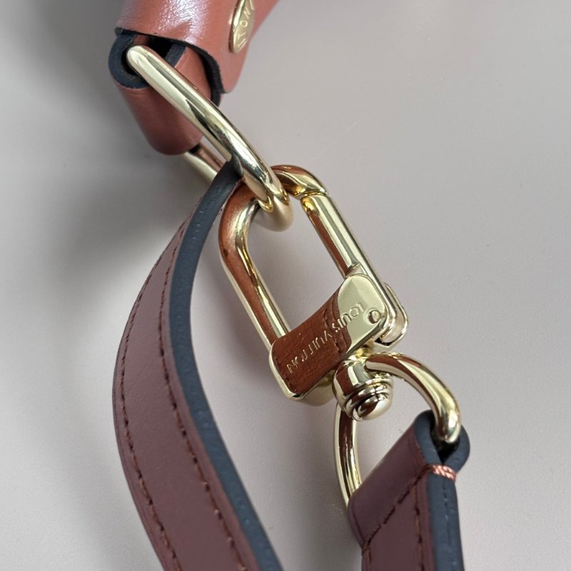 ::LOUIS VUITTON:: LV M46311 Loop Hobo 棕色 拚雙色月亮包 半月包 流浪包-10