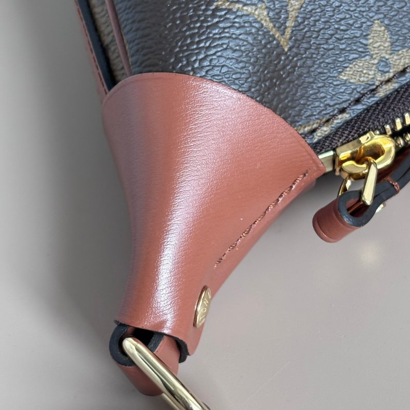 ::LOUIS VUITTON:: LV M46311 Loop Hobo 棕色 拚雙色月亮包 半月包 流浪包-11