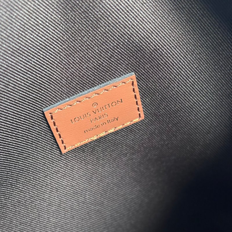 ::LOUIS VUITTON:: LV M46311 Loop Hobo 棕色 拚雙色月亮包 半月包 流浪包-15