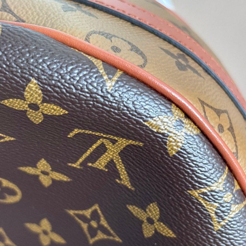 ::LOUIS VUITTON:: LV M46311 Loop Hobo 棕色 拚雙色月亮包 半月包 流浪包-23