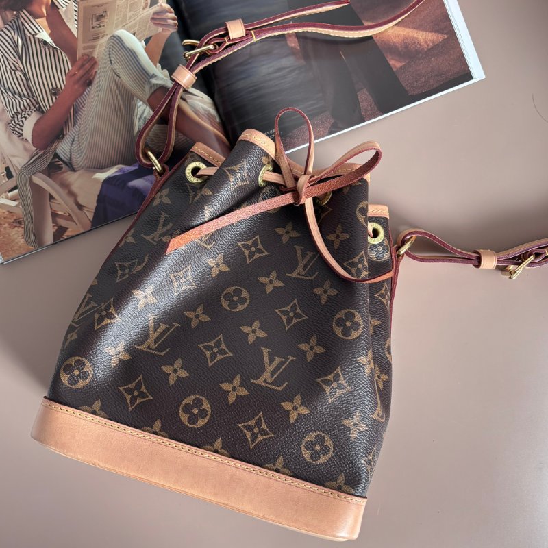 ::LOUIS VUITTON:: LV M46983 Noé BB 經典花紋水桶包 手提肩背斜背包-0