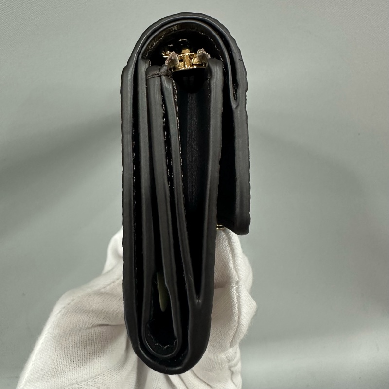 LV M68747 奶茶色金釦 capucines 短夾-3