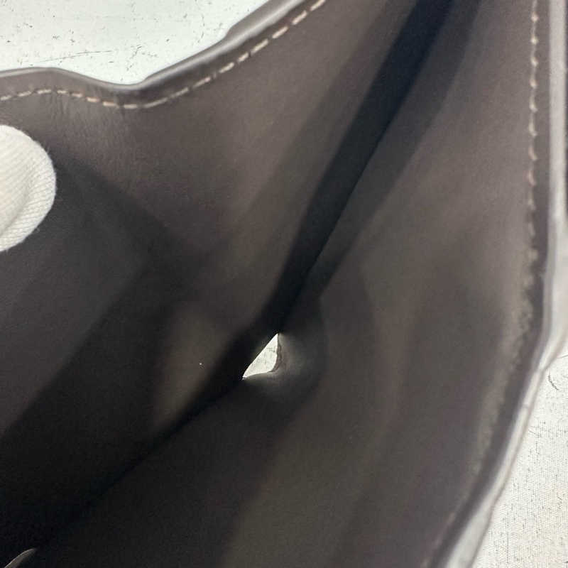 LV M68747 奶茶色金釦 capucines 短夾-22