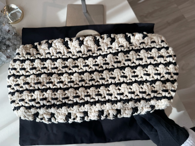 CHANEL 黑白編織郵差包cf-7