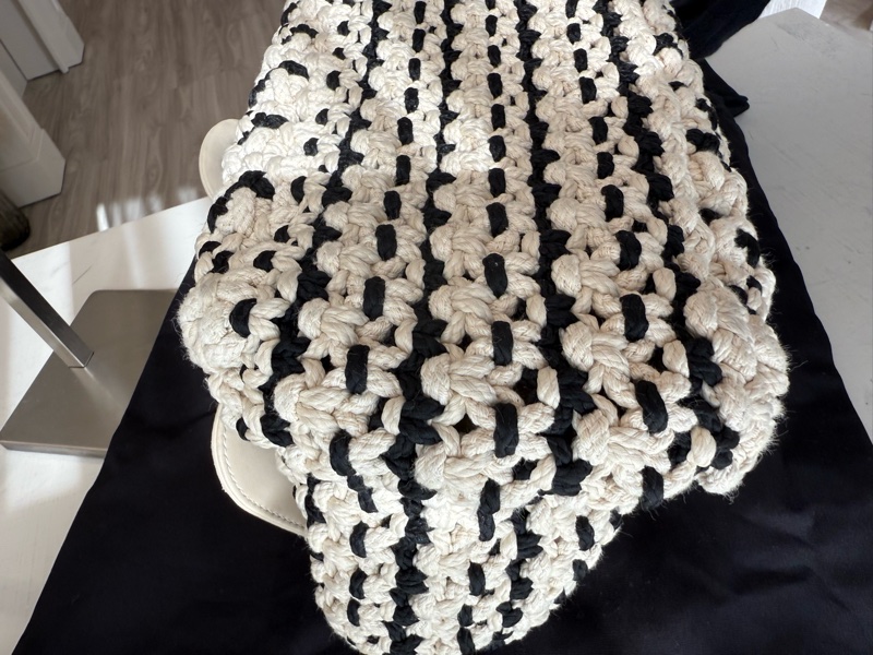 CHANEL 黑白編織郵差包cf-8