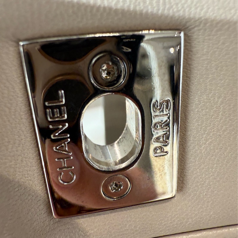 CHANEL 黑白編織郵差包cf-16