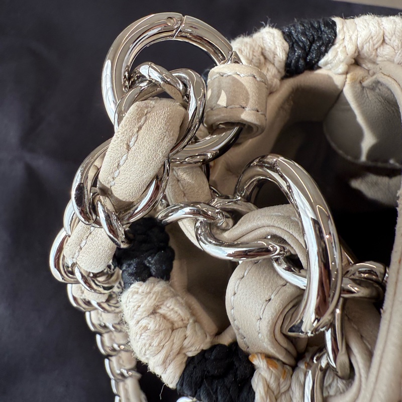 CHANEL 黑白編織郵差包cf-19