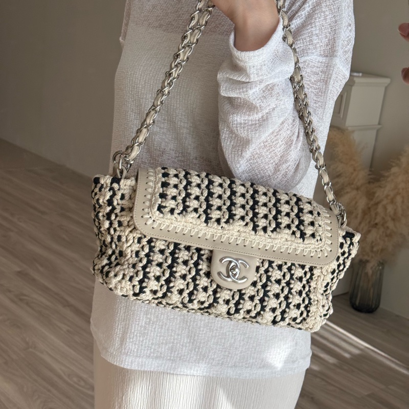 CHANEL 黑白編織郵差包cf-23
