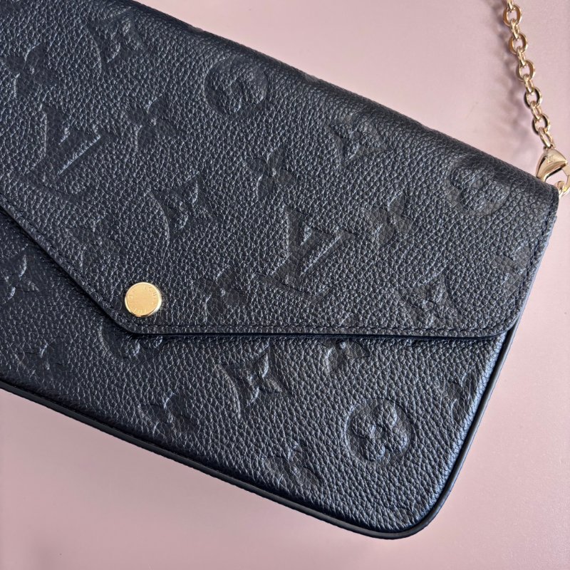 ::LOUIS VUITTON:: LV M82477 Félicie Pochette 黑色牛皮壓花紋 WOC三合一 金鏈斜背包-2