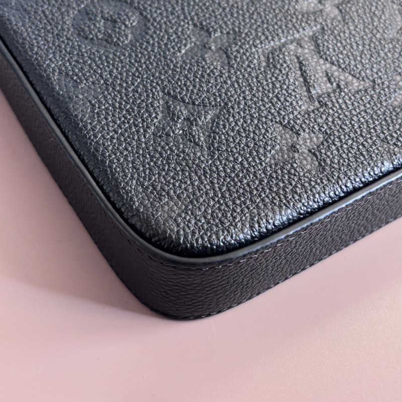 ::LOUIS VUITTON:: LV M82477 Félicie Pochette 黑色牛皮壓花紋 WOC三合一 金鏈斜背包-10