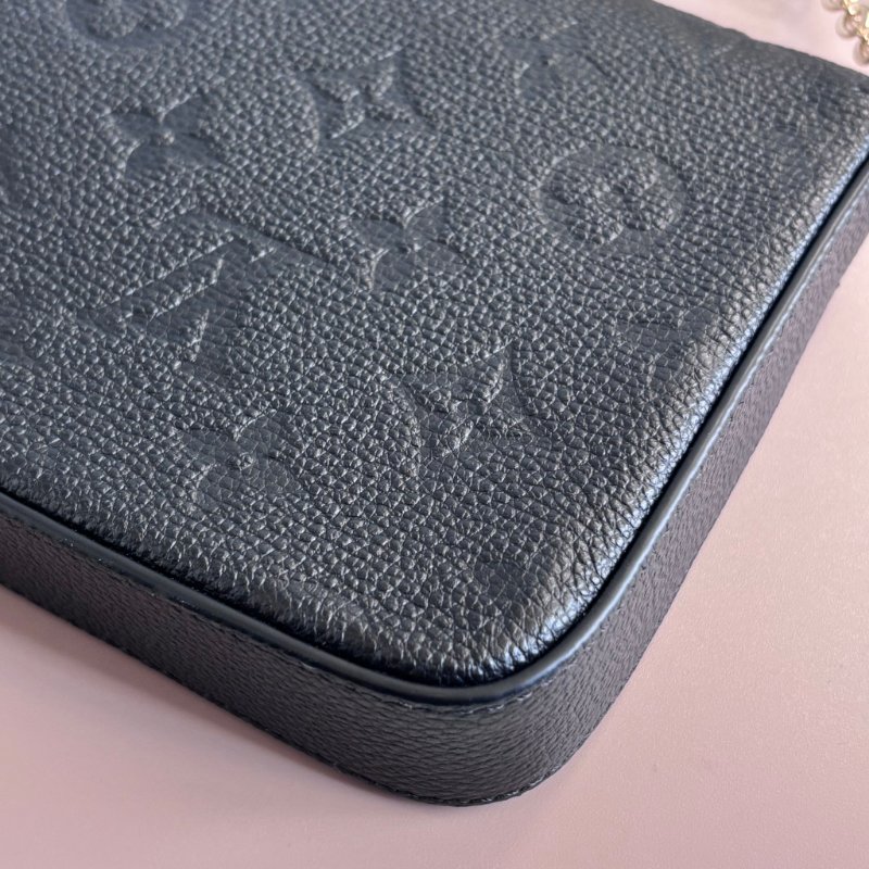 ::LOUIS VUITTON:: LV M82477 Félicie Pochette 黑色牛皮壓花紋 WOC三合一 金鏈斜背包-11