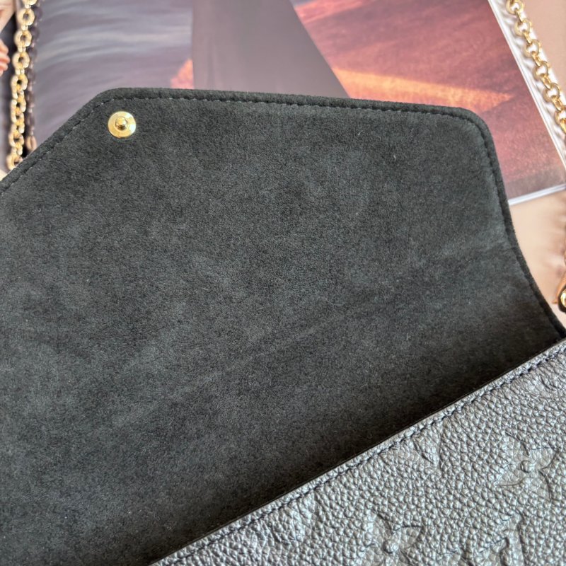 ::LOUIS VUITTON:: LV M82477 Félicie Pochette 黑色牛皮壓花紋 WOC三合一 金鏈斜背包-12