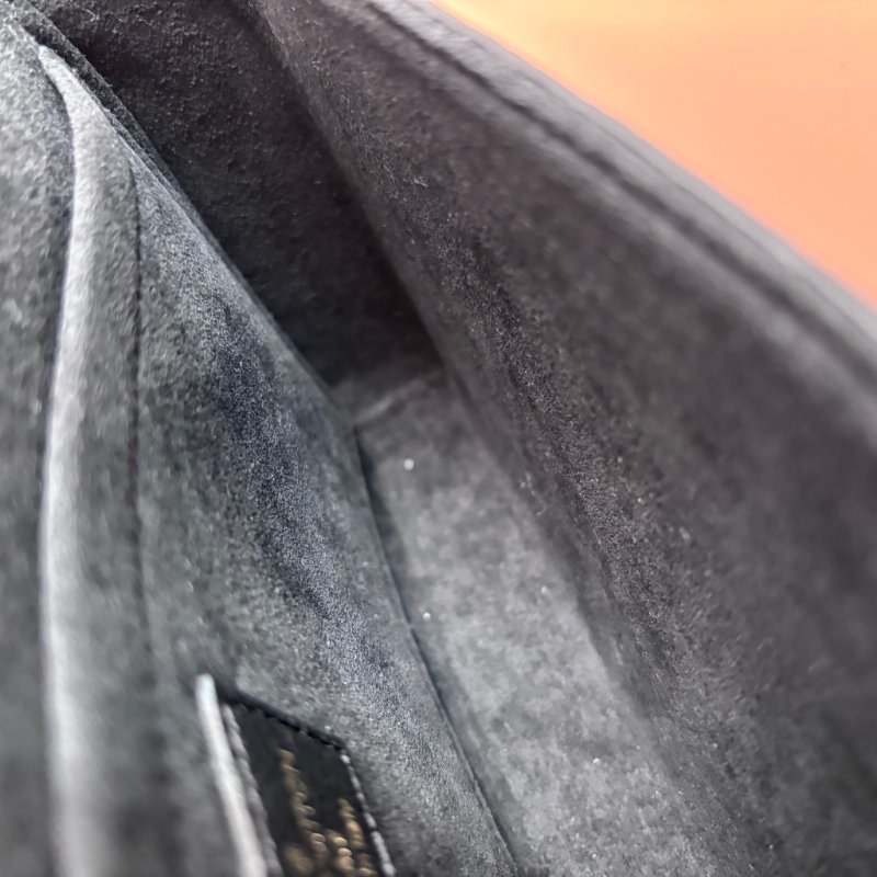 ::LOUIS VUITTON:: LV M82477 Félicie Pochette 黑色牛皮壓花紋 WOC三合一 金鏈斜背包-18