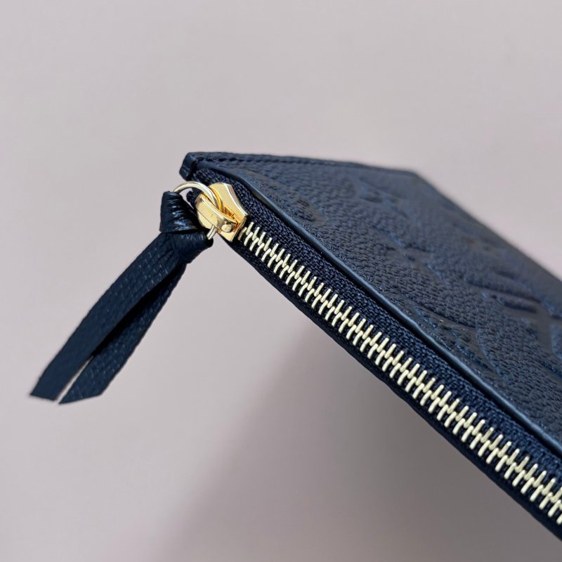 ::LOUIS VUITTON:: LV M82477 Félicie Pochette 黑色牛皮壓花紋 WOC三合一 金鏈斜背包-23