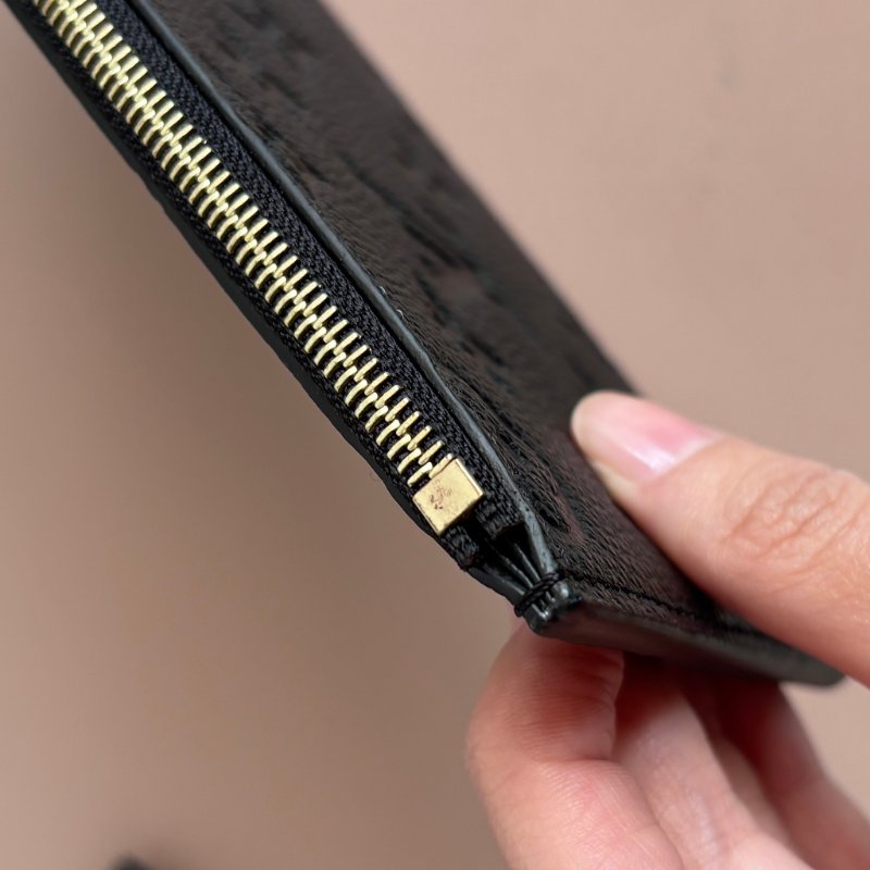 ::LOUIS VUITTON:: LV M82477 Félicie Pochette 黑色牛皮壓花紋 WOC三合一 金鏈斜背包-25