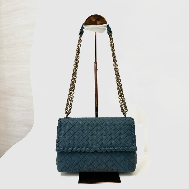 BV 藏藍羊皮編織霧金釦下蓋磁釦肩斜背包-0