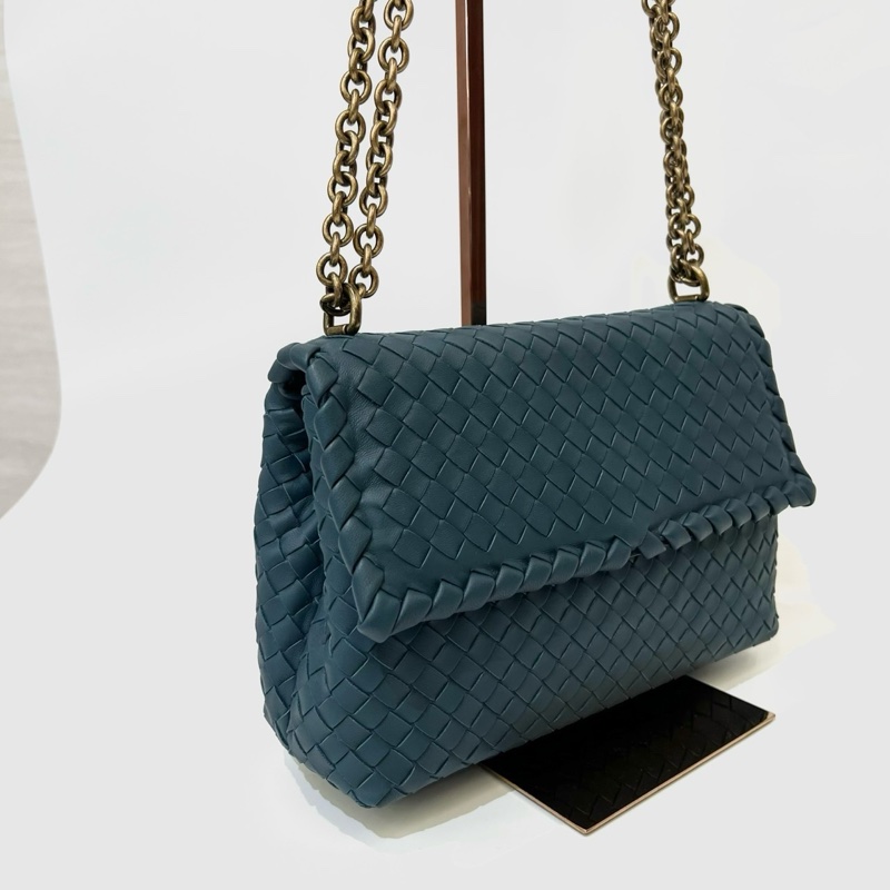 BV 藏藍羊皮編織霧金釦下蓋磁釦肩斜背包-2