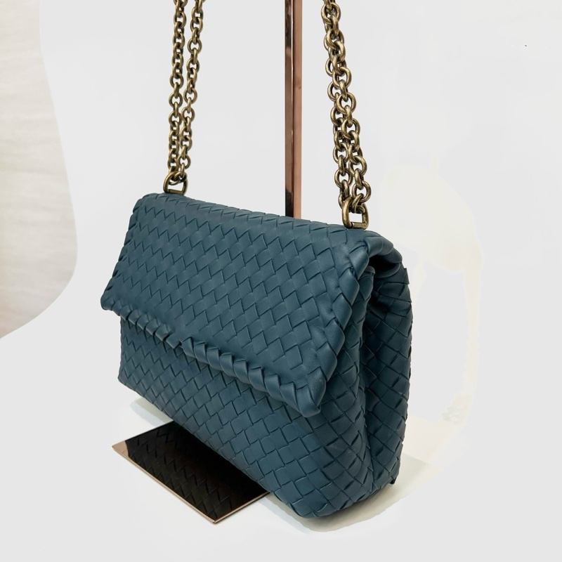 BV 藏藍羊皮編織霧金釦下蓋磁釦肩斜背包-3