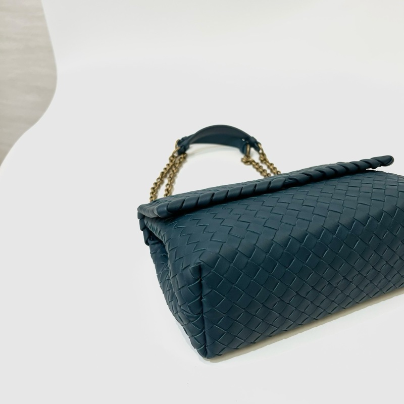 BV 藏藍羊皮編織霧金釦下蓋磁釦肩斜背包-5