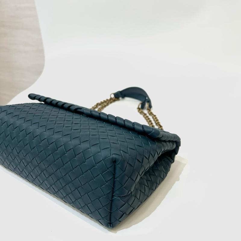 BV 藏藍羊皮編織霧金釦下蓋磁釦肩斜背包-6