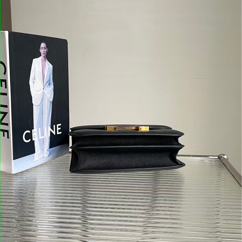 愛馬仕 Constance Concon 24，黑金 Y 字雕刻 Epsom 皮革，尺寸：22.5x6x18-1