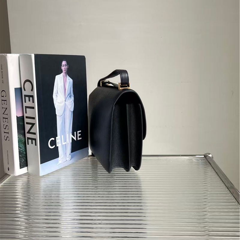 愛馬仕 Constance Concon 24，黑金 Y 字雕刻 Epsom 皮革，尺寸：22.5x6x18-4