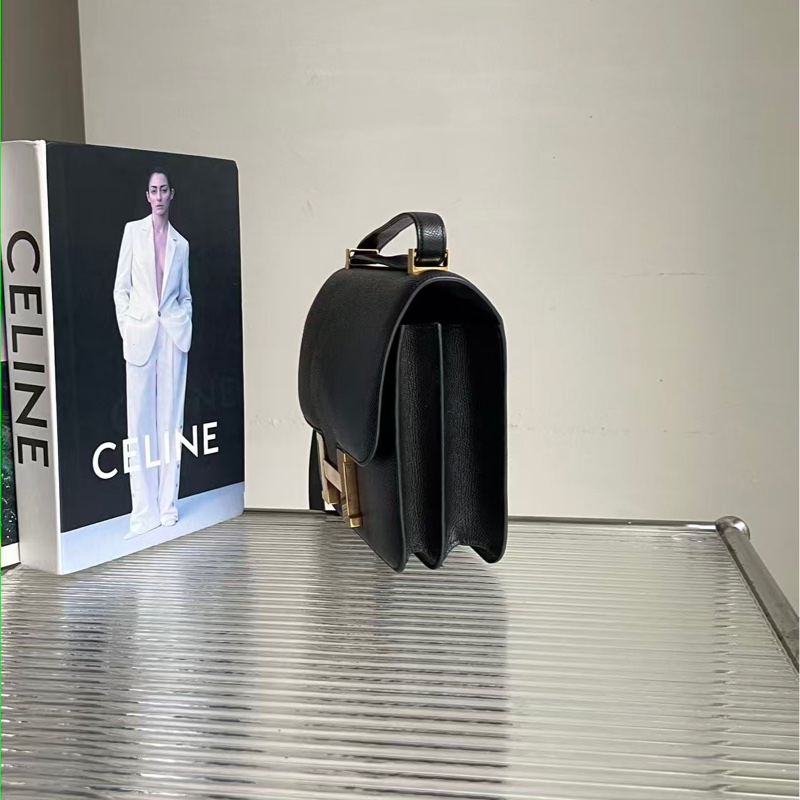 愛馬仕 Constance Concon 24，黑金 Y 字雕刻 Epsom 皮革，尺寸：22.5x6x18-5