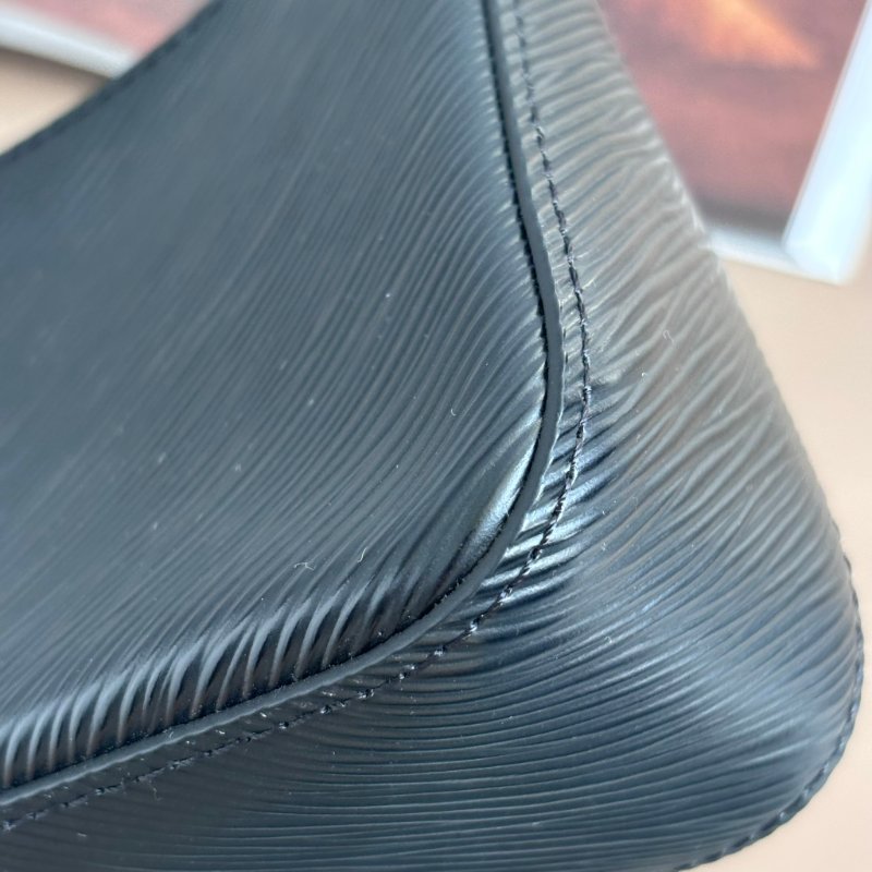 ::LOUIS VUITTON:: LV M20998 Marellini 黑色Epi牛皮二合一小斜背包-6