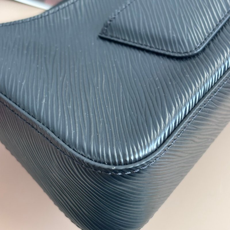 ::LOUIS VUITTON:: LV M20998 Marellini 黑色Epi牛皮二合一小斜背包-8