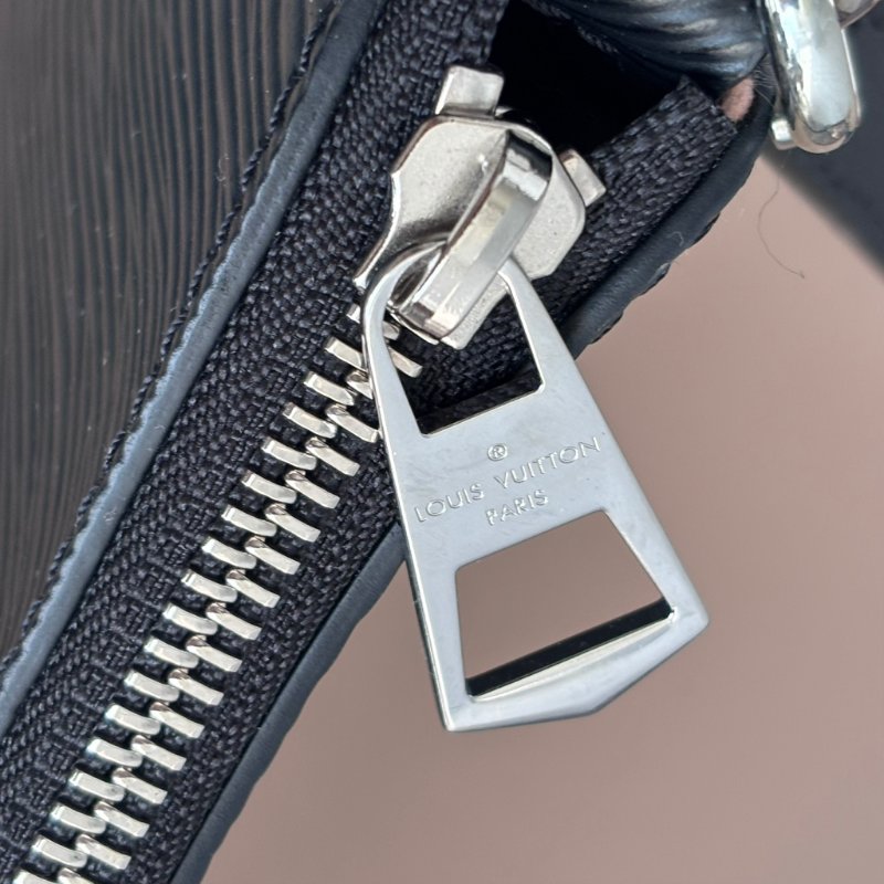 ::LOUIS VUITTON:: LV M20998 Marellini 黑色Epi牛皮二合一小斜背包-11