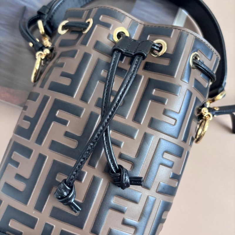 ::FENDI:: 經典滿版花紋 Mon Tresor 壓印LOGO 水桶包 手提包 斜背包-4