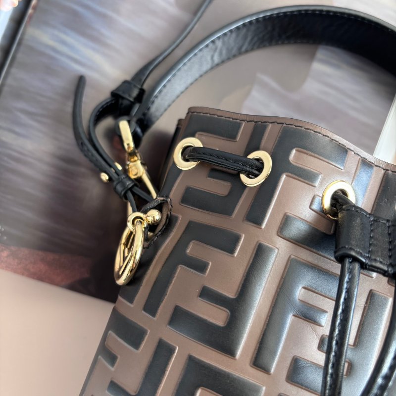 ::FENDI:: 經典滿版花紋 Mon Tresor 壓印LOGO 水桶包 手提包 斜背包-5