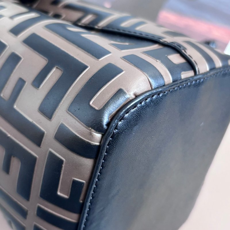 ::FENDI:: 經典滿版花紋 Mon Tresor 壓印LOGO 水桶包 手提包 斜背包-12