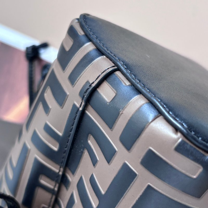 ::FENDI:: 經典滿版花紋 Mon Tresor 壓印LOGO 水桶包 手提包 斜背包-13