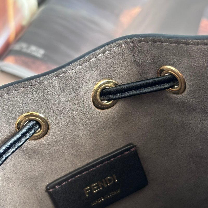 ::FENDI:: 經典滿版花紋 Mon Tresor 壓印LOGO 水桶包 手提包 斜背包-20