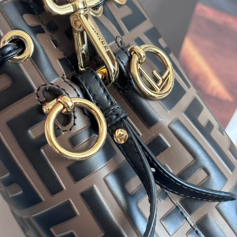 ::FENDI:: 經典滿版花紋 Mon Tresor 壓印LOGO 水桶包 手提包 斜背包-26