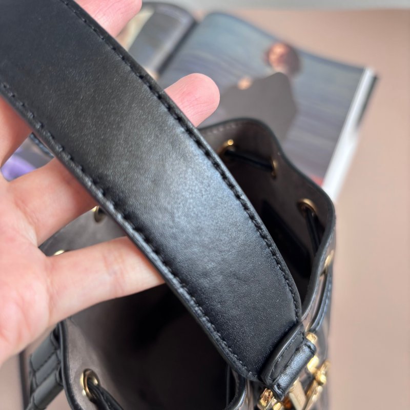 ::FENDI:: 經典滿版花紋 Mon Tresor 壓印LOGO 水桶包 手提包 斜背包-34