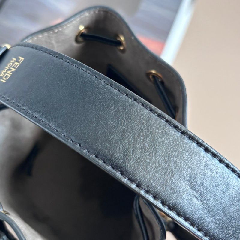 ::FENDI:: 經典滿版花紋 Mon Tresor 壓印LOGO 水桶包 手提包 斜背包-36