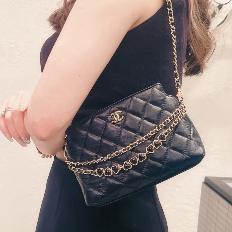 Chanel 黑金牛皮愛心琺瑯 24P 肩背包 腋下包 離櫃閒置-0