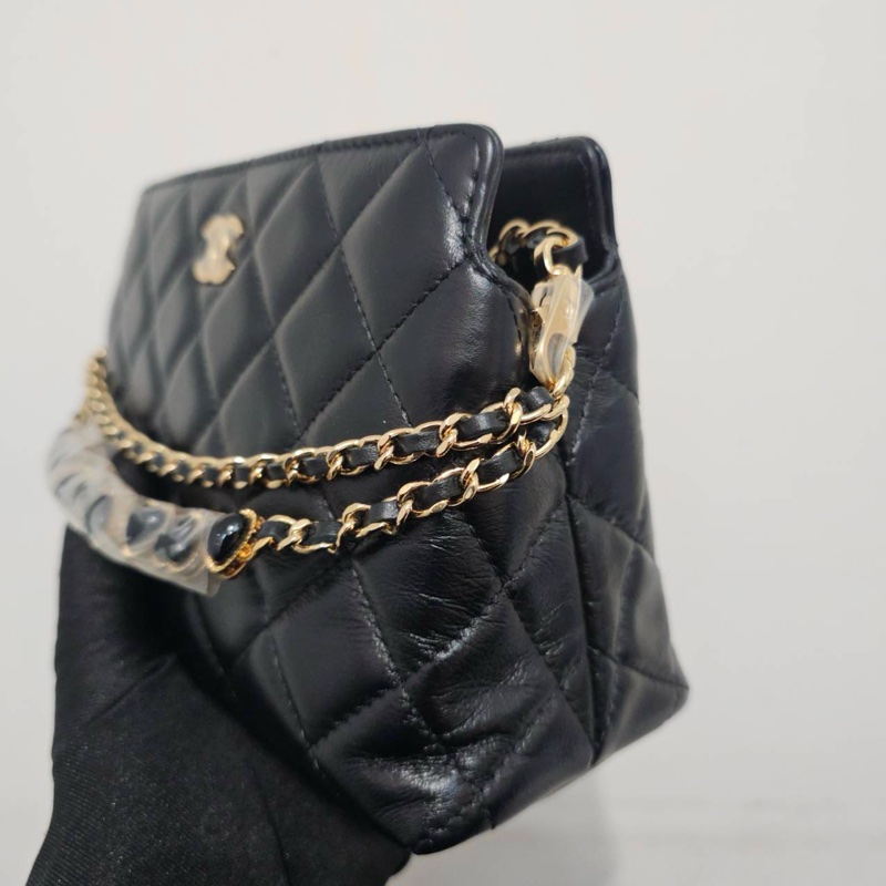 Chanel 黑金牛皮愛心琺瑯 24P 肩背包 腋下包 離櫃閒置-4